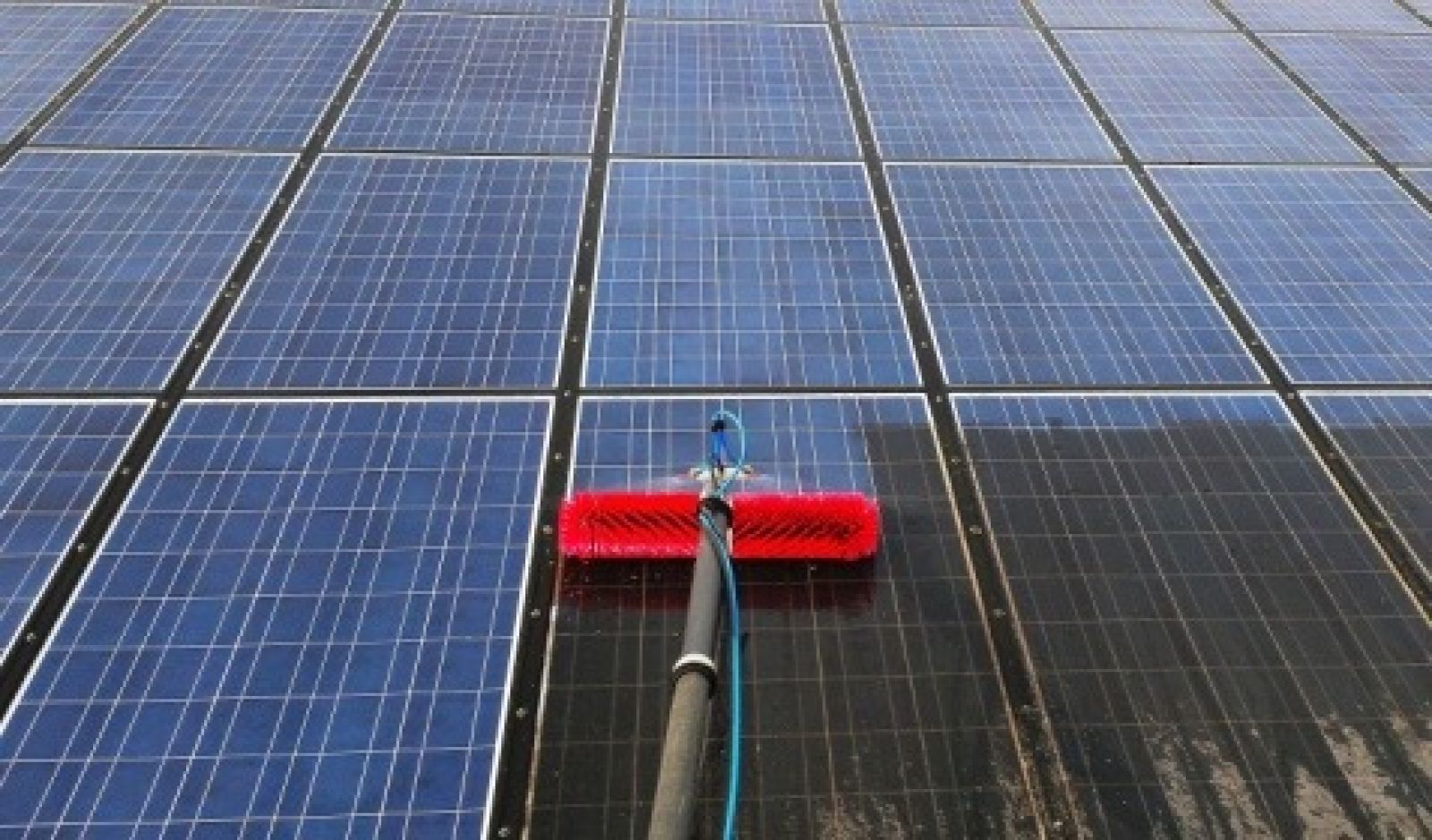 Néttoyage de panneaux solaire photovoltaïque dans le 13